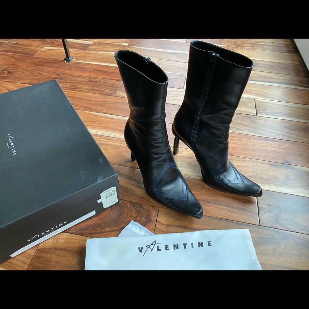 Italian Valentine black & blue leather boots so 7B